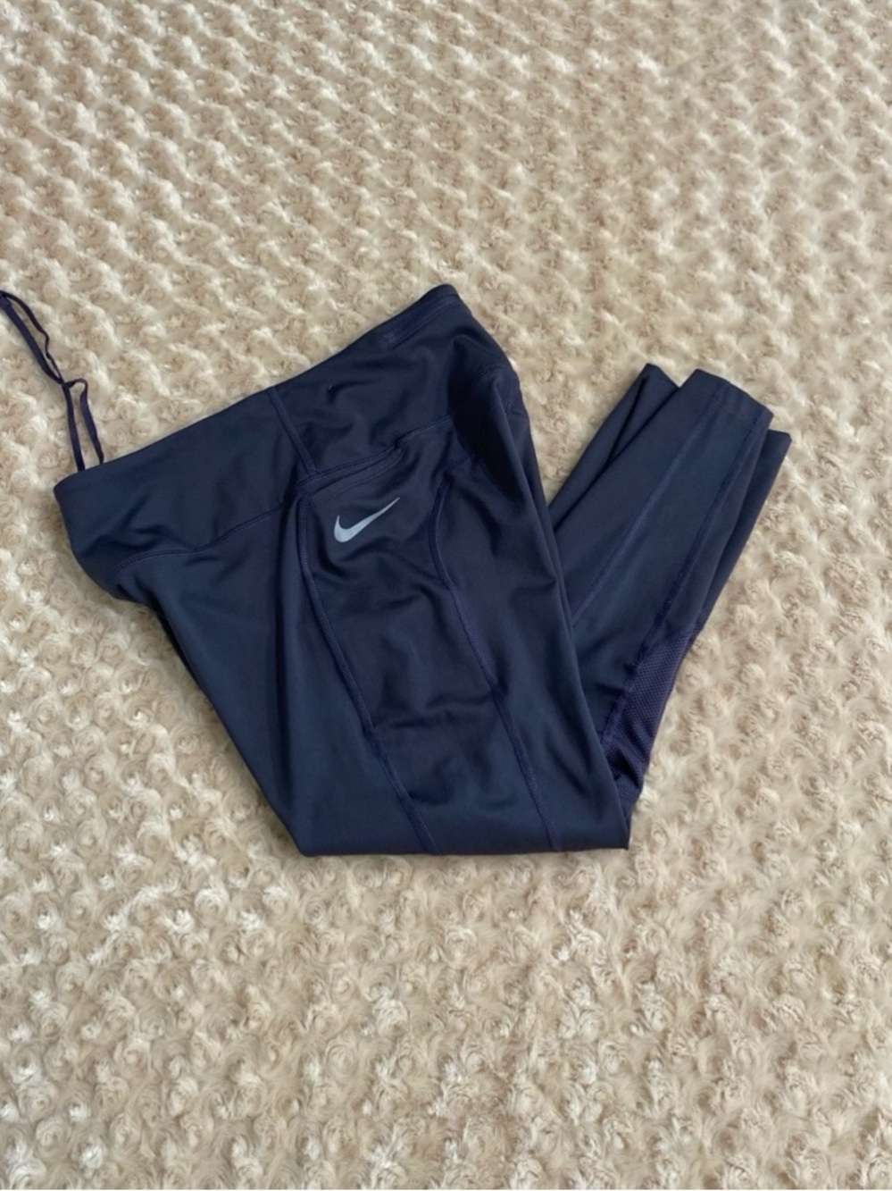 Nike Dri-FIT leggings Women Medium with side pocket and reflective Swoosh logo